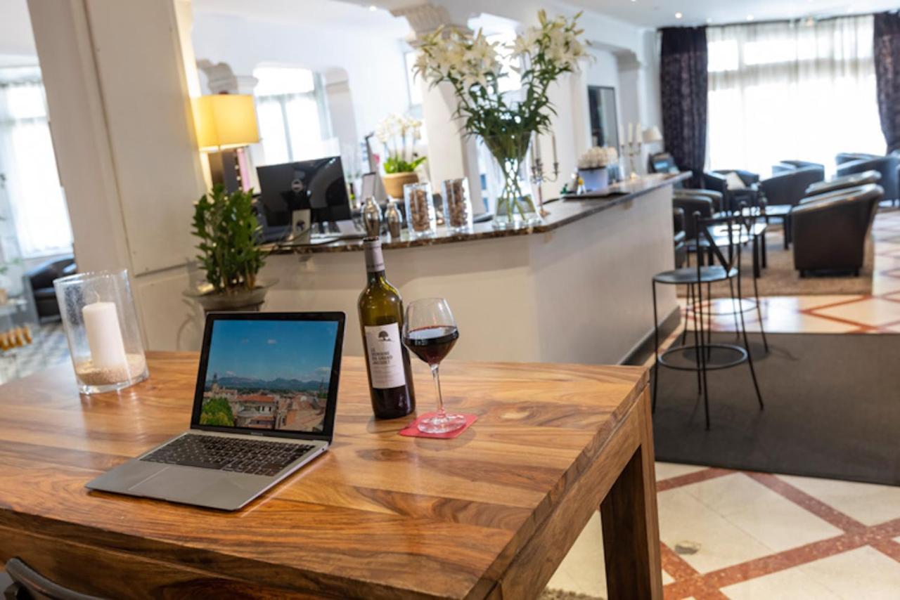 Best Western Le Comtadin Carpentras Bagian luar foto