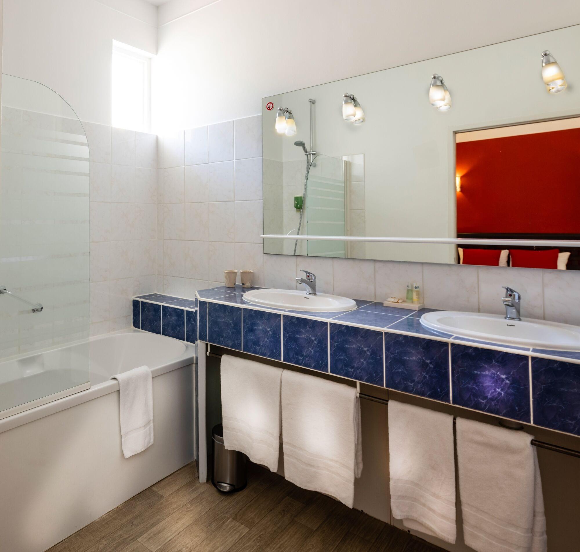 Best Western Le Comtadin Carpentras Bagian luar foto