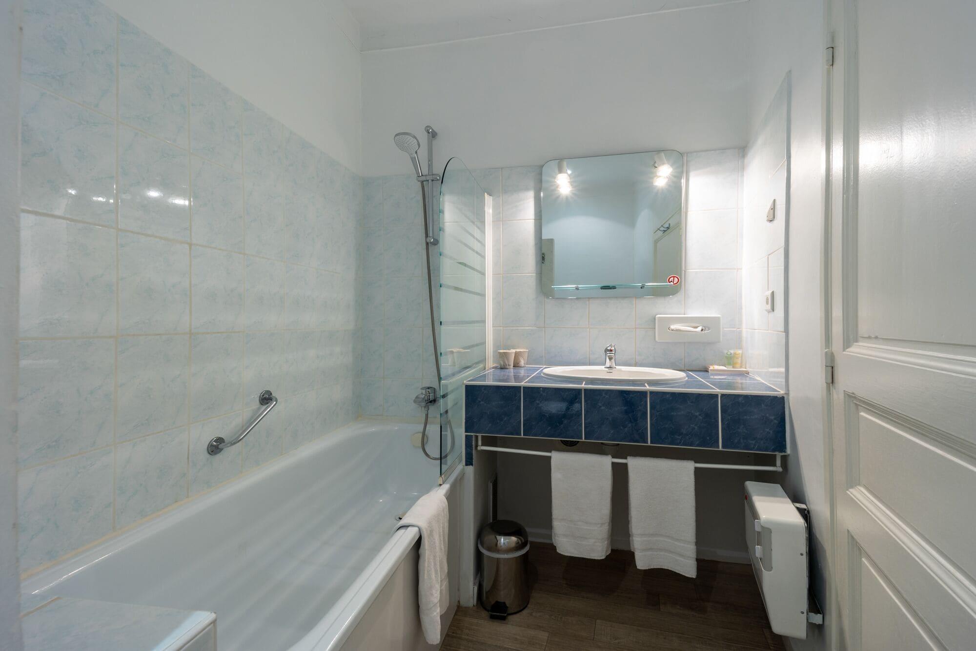 Best Western Le Comtadin Carpentras Bagian luar foto