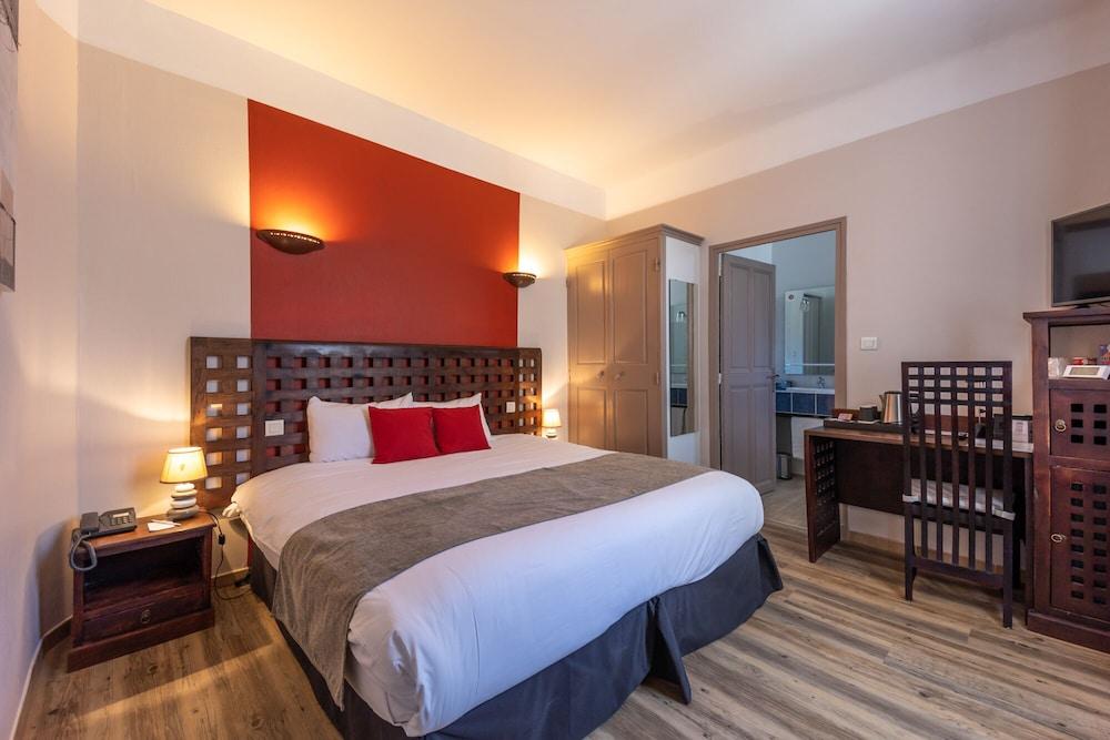 Best Western Le Comtadin Hotel Carpentras Bagian luar foto