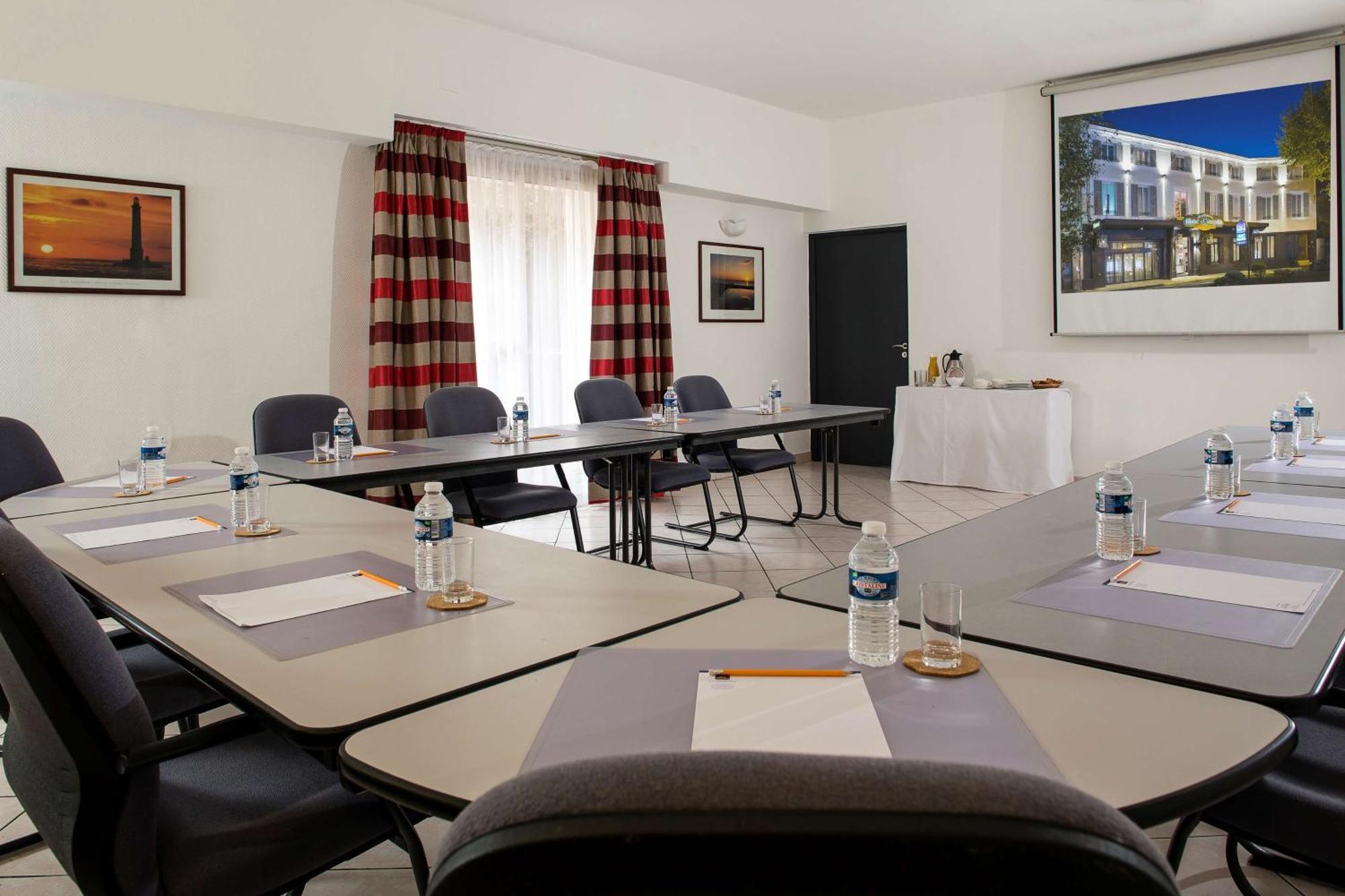Best Western Le Comtadin Carpentras Bagian luar foto